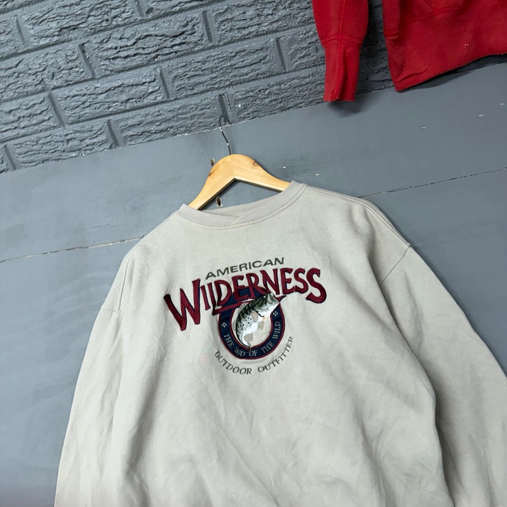 American Wilderness Bass Fishing Embroidered Crewneck Sweatshirt Tan Mens Large